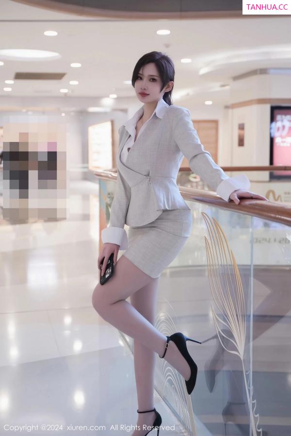 周妍希 奶瓶土肥圆 [XiuRen]高清写真图 2024.04.24 No.8444 Carol周妍希X 丝袜美腿第6张图片